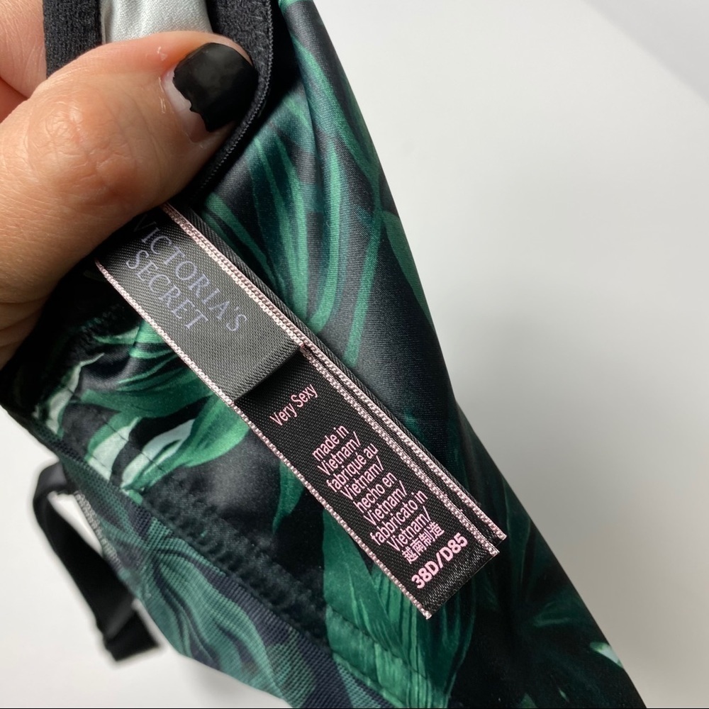 Victoria's Secret Very Sexy Shine Strap Le… 32D - Picture 6 of 15